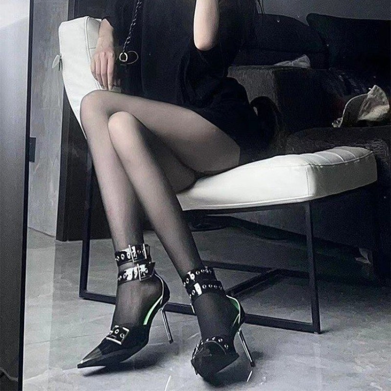 Super High Heel Metal Pointed  - Resistance Band recension och pris